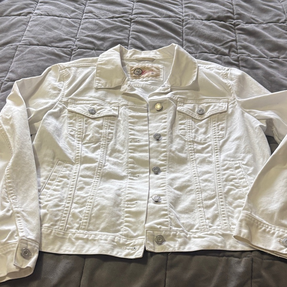 GAP 1969 Limited Edition White Denim Jacket - Classic Button Front